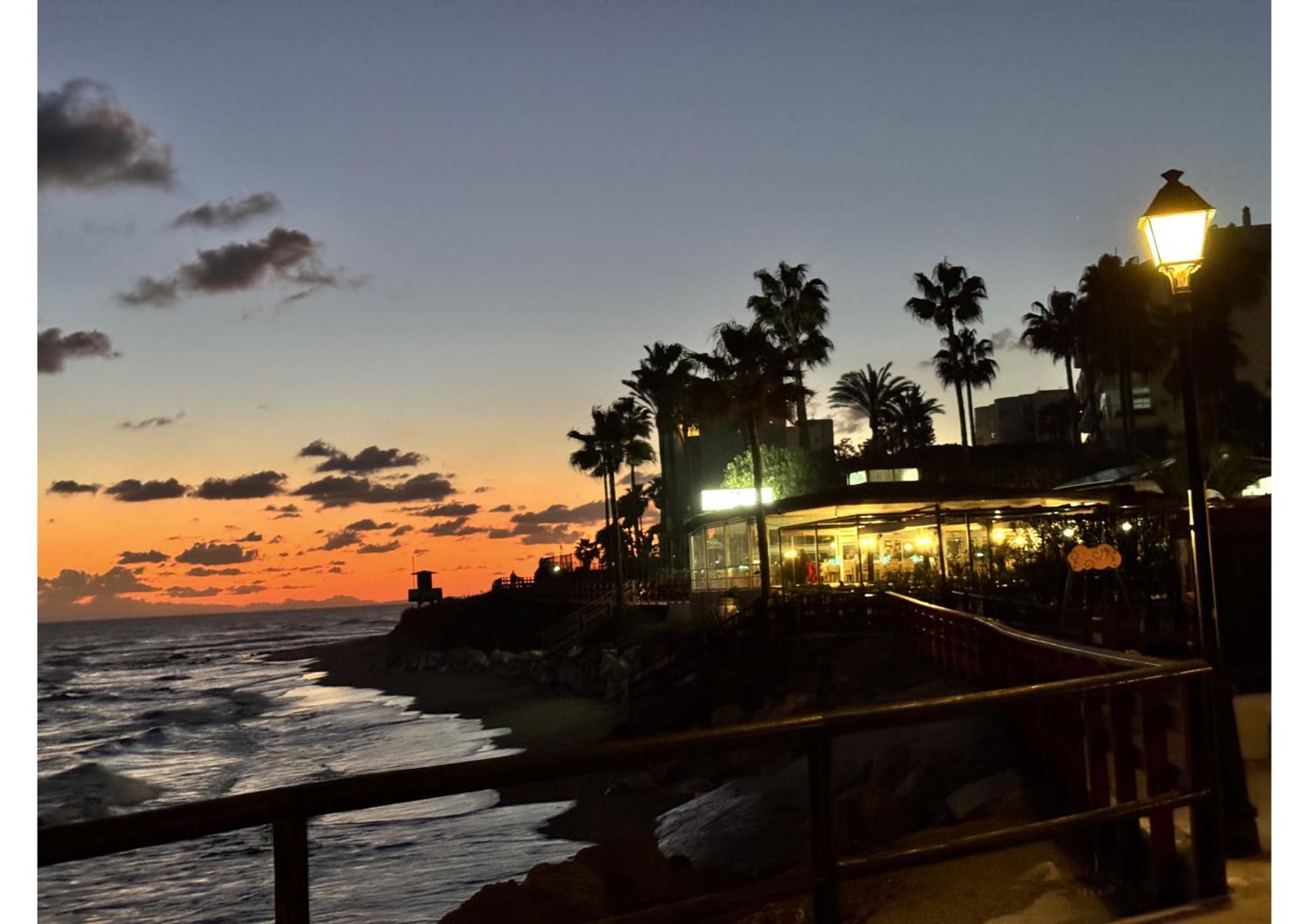Beachfront Studio ,The View Calahonda, Panoramic Sea Views Sitio de Calahonda Buitenkant foto