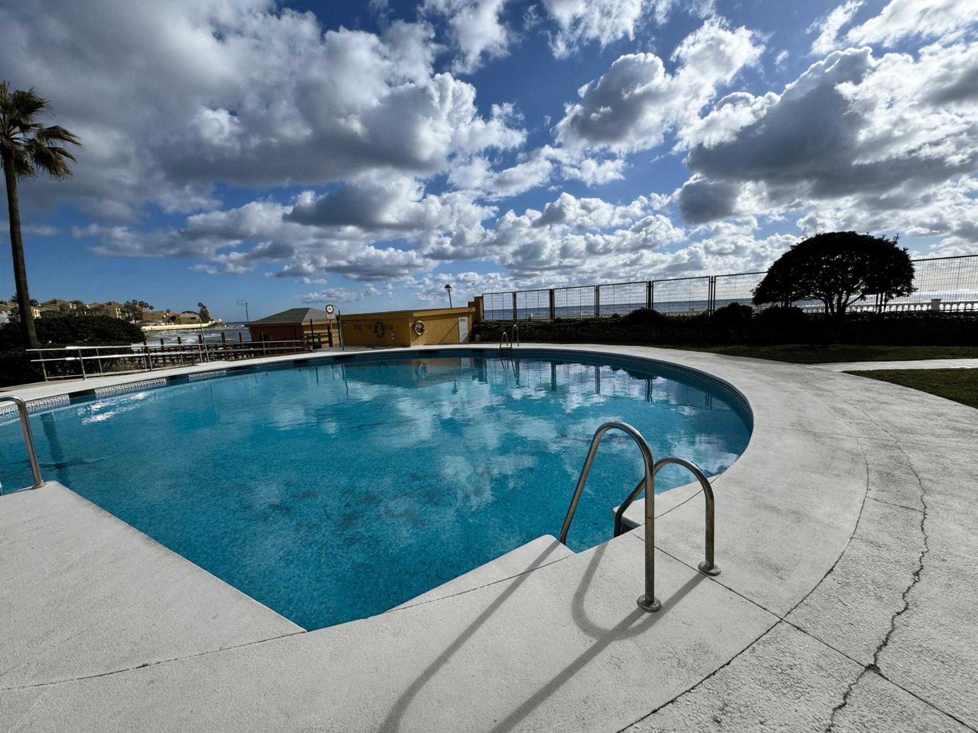Beachfront Studio ,The View Calahonda, Panoramic Sea Views Sitio de Calahonda Buitenkant foto