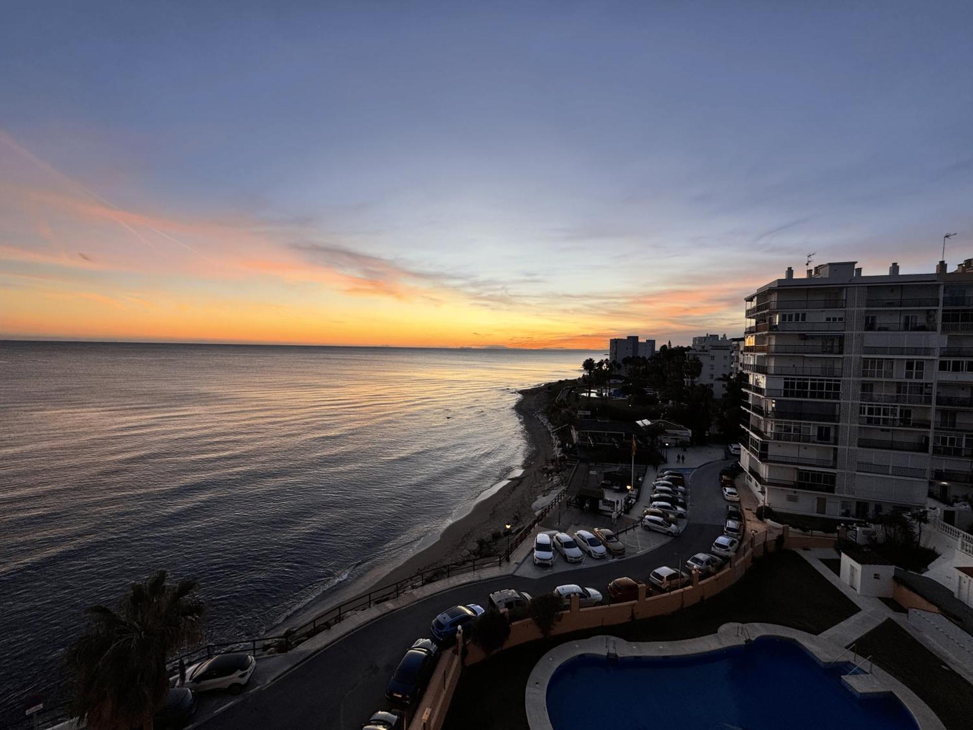 Beachfront Studio ,The View Calahonda, Panoramic Sea Views Sitio de Calahonda Buitenkant foto