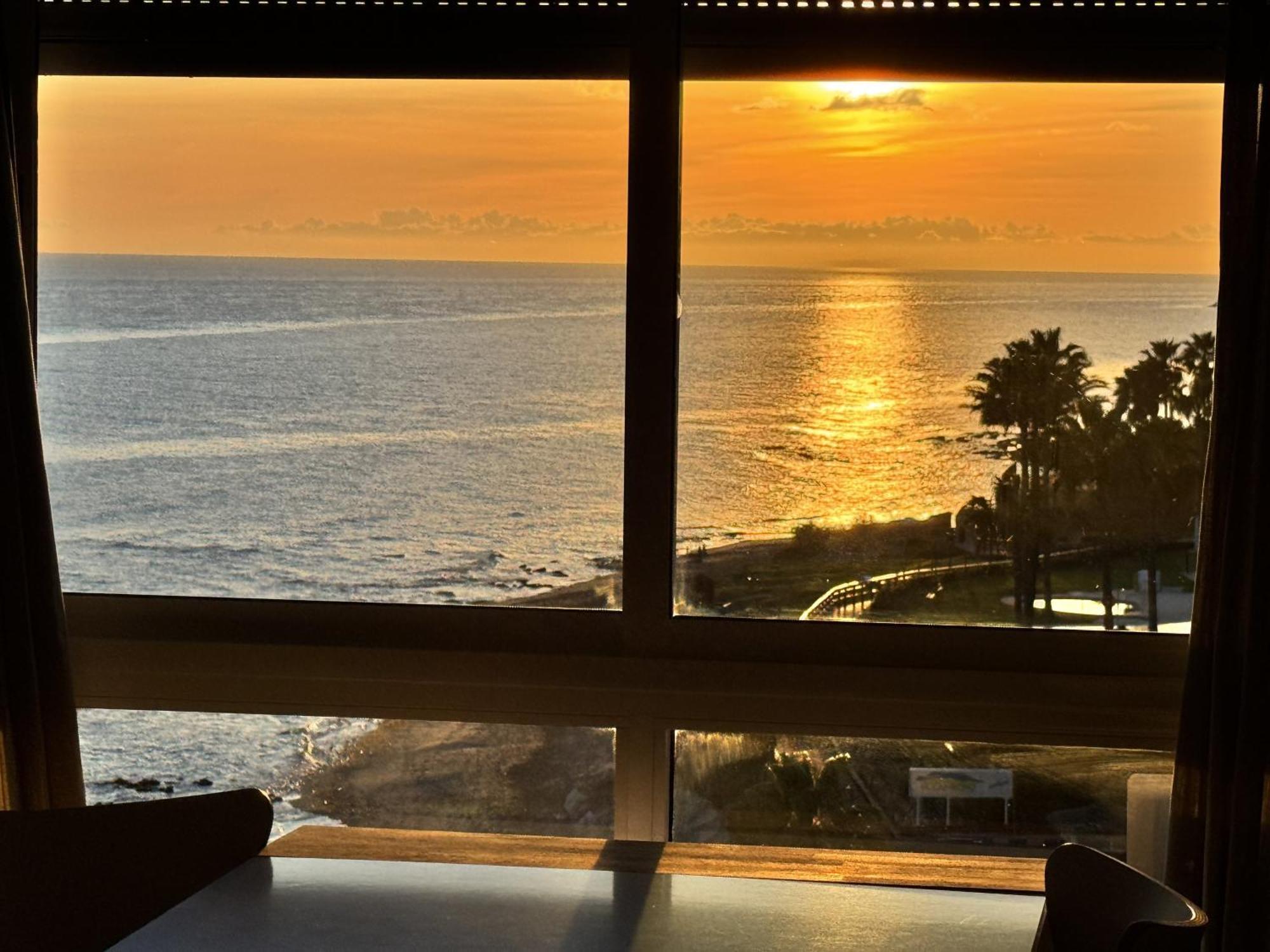 Beachfront Studio ,The View Calahonda, Panoramic Sea Views Sitio de Calahonda Buitenkant foto