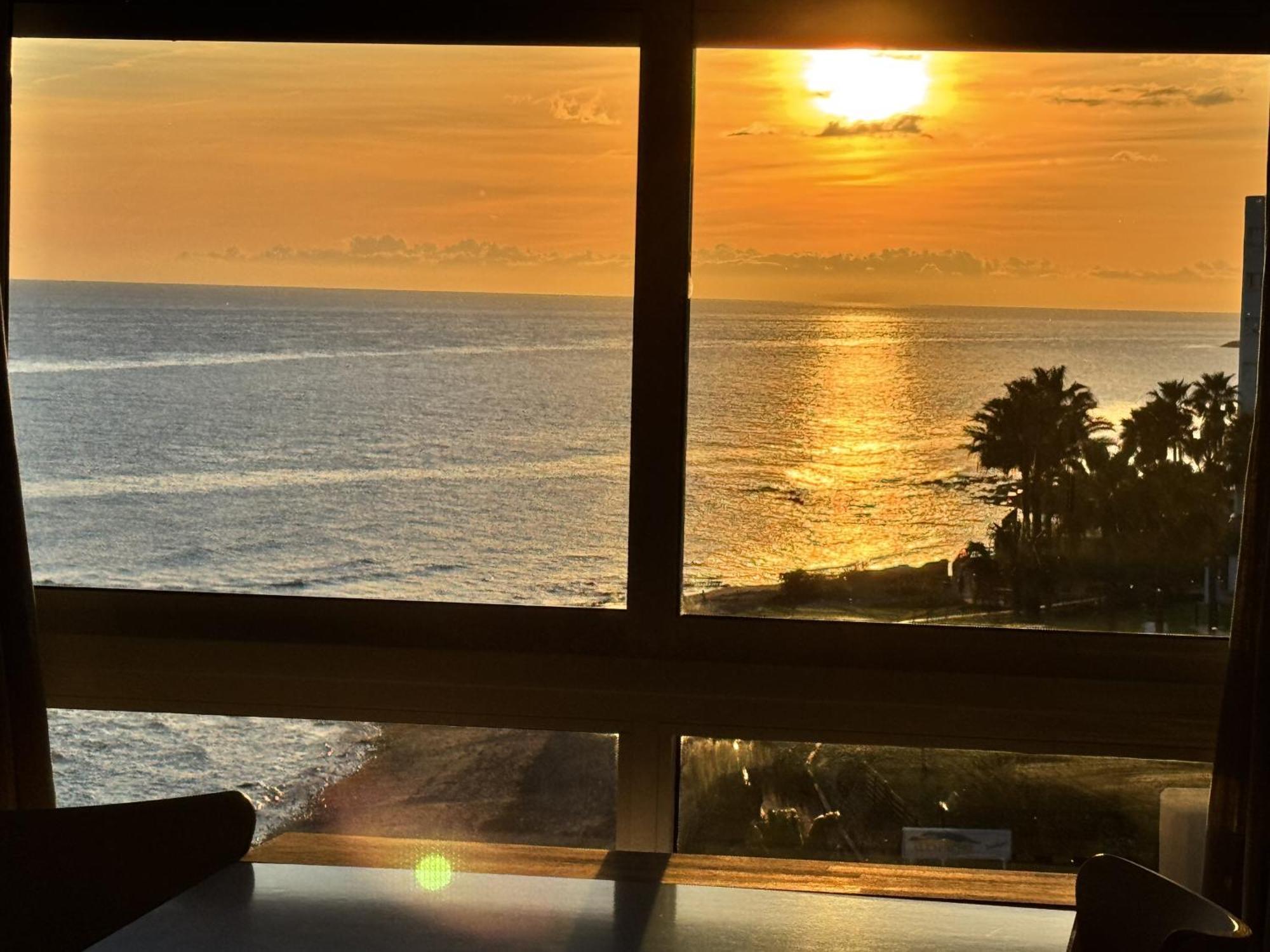 Beachfront Studio ,The View Calahonda, Panoramic Sea Views Sitio de Calahonda Buitenkant foto